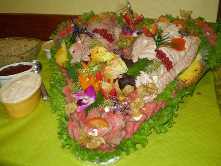 Plat de viande et de fruits Éragny-sur-Epte